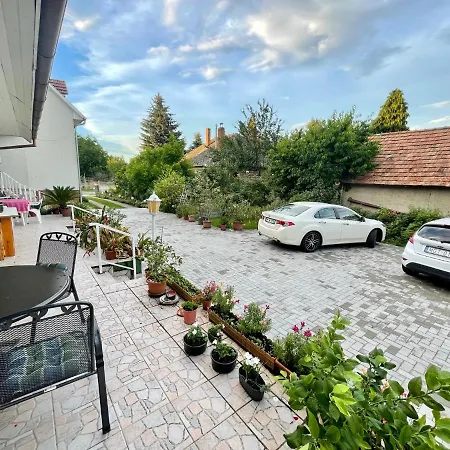 Gyoere Vendeghaz Lejlighed Galambok